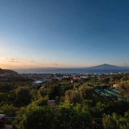 Sorrentovibes - Sea View Rooftop Apartment With Jacuzzi & Garden Bagian luar foto