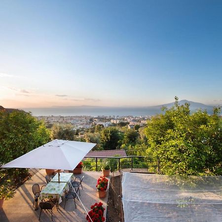 Sorrentovibes - Sea View Rooftop Apartment With Jacuzzi & Garden Bagian luar foto