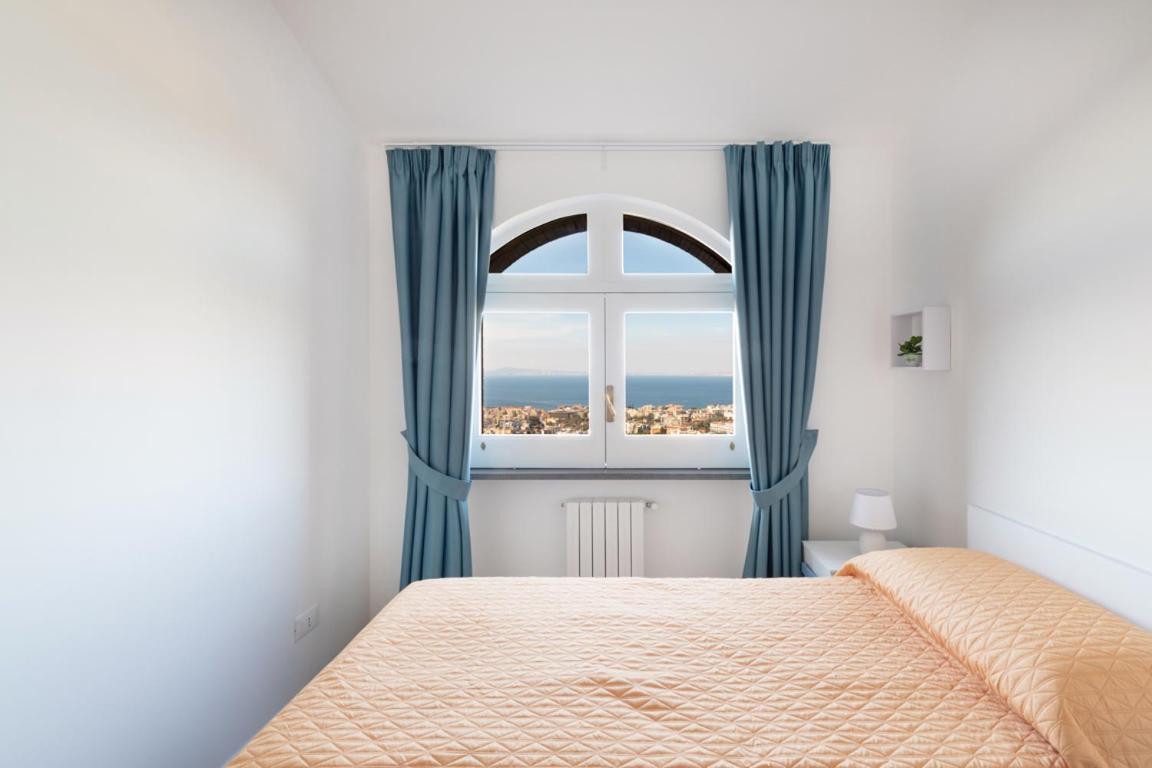 Sorrentovibes - Sea View Rooftop Apartment With Jacuzzi & Garden Bagian luar foto