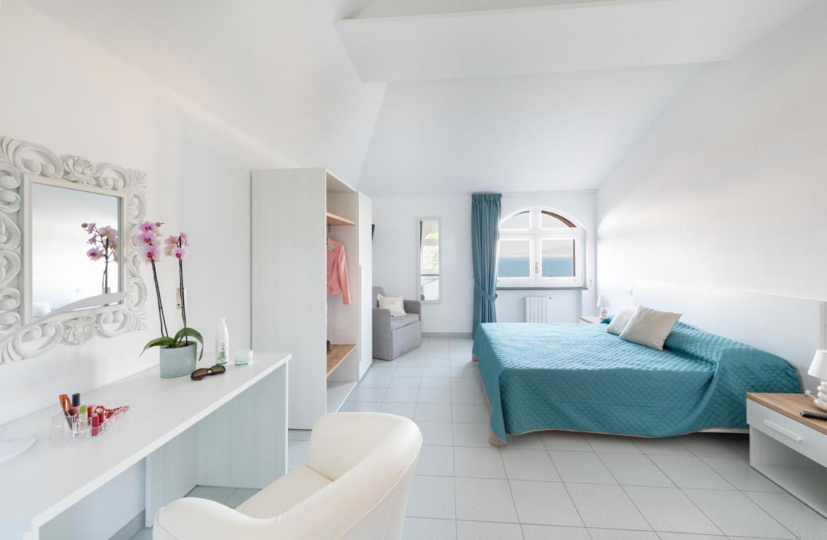 Sorrentovibes - Sea View Rooftop Apartment With Jacuzzi & Garden Bagian luar foto