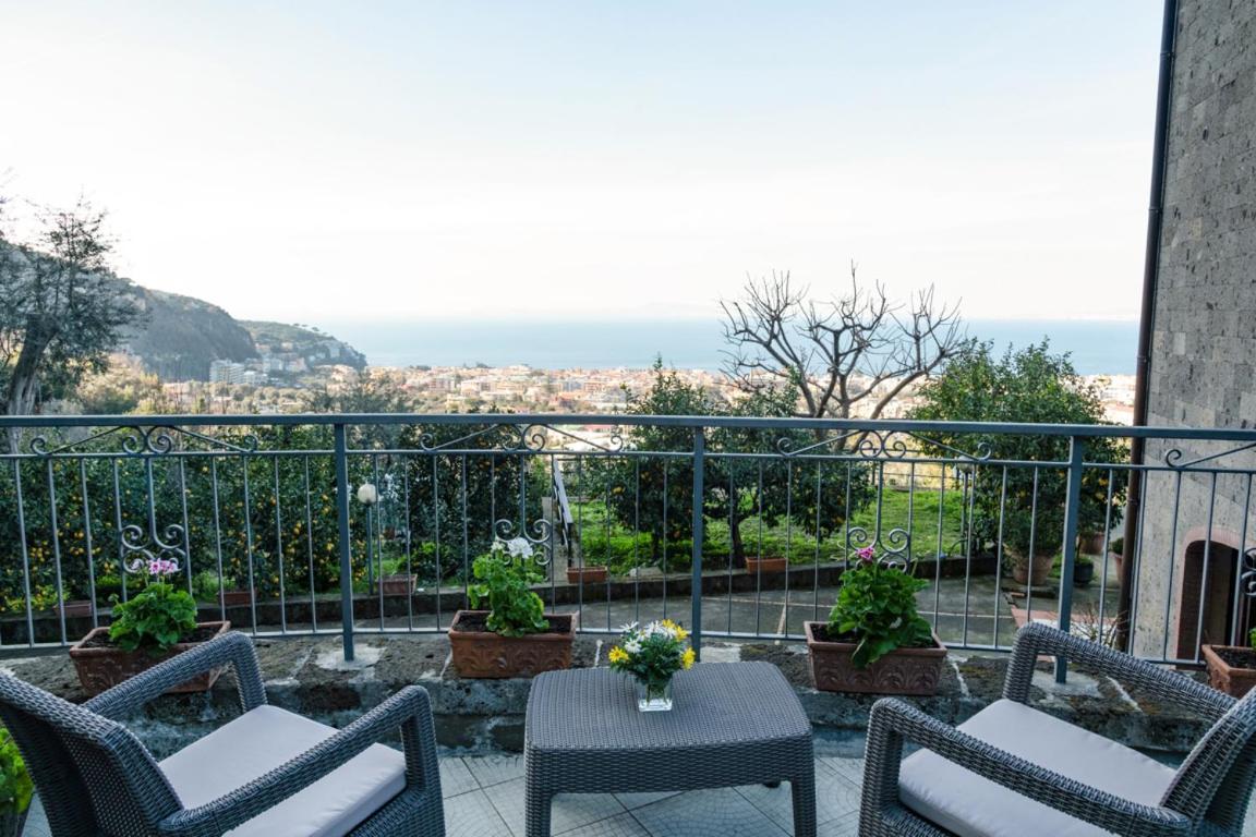 Sorrentovibes - Sea View Rooftop Apartment With Jacuzzi & Garden Bagian luar foto