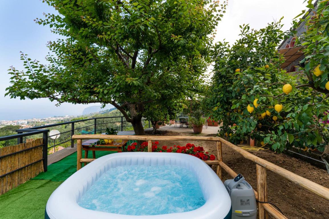 Sorrentovibes - Sea View Rooftop Apartment With Jacuzzi & Garden Bagian luar foto