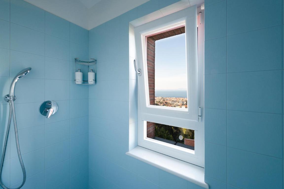 Sorrentovibes - Sea View Rooftop Apartment With Jacuzzi & Garden Bagian luar foto
