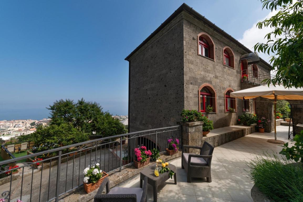Sorrentovibes - Sea View Rooftop Apartment With Jacuzzi & Garden Bagian luar foto