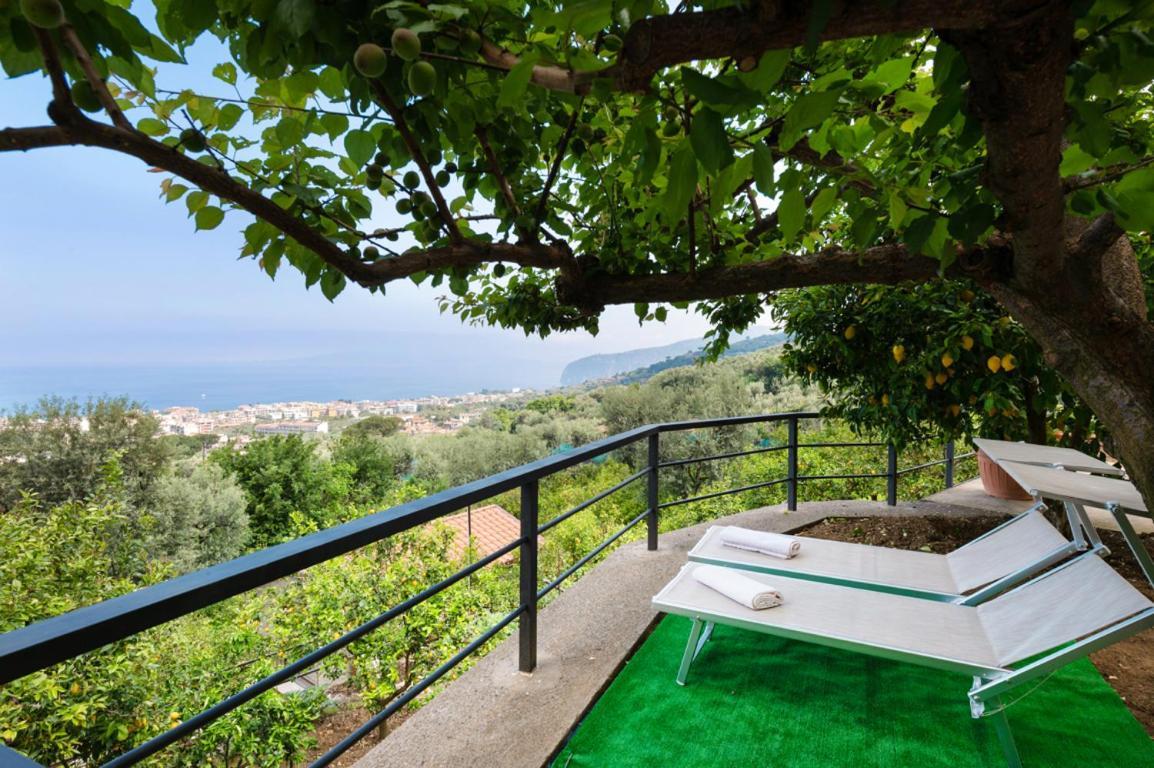Sorrentovibes - Sea View Rooftop Apartment With Jacuzzi & Garden Bagian luar foto