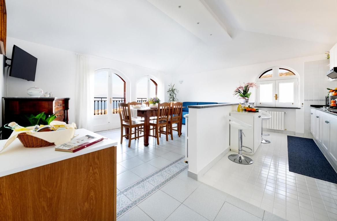 Sorrentovibes - Sea View Rooftop Apartment With Jacuzzi & Garden Bagian luar foto
