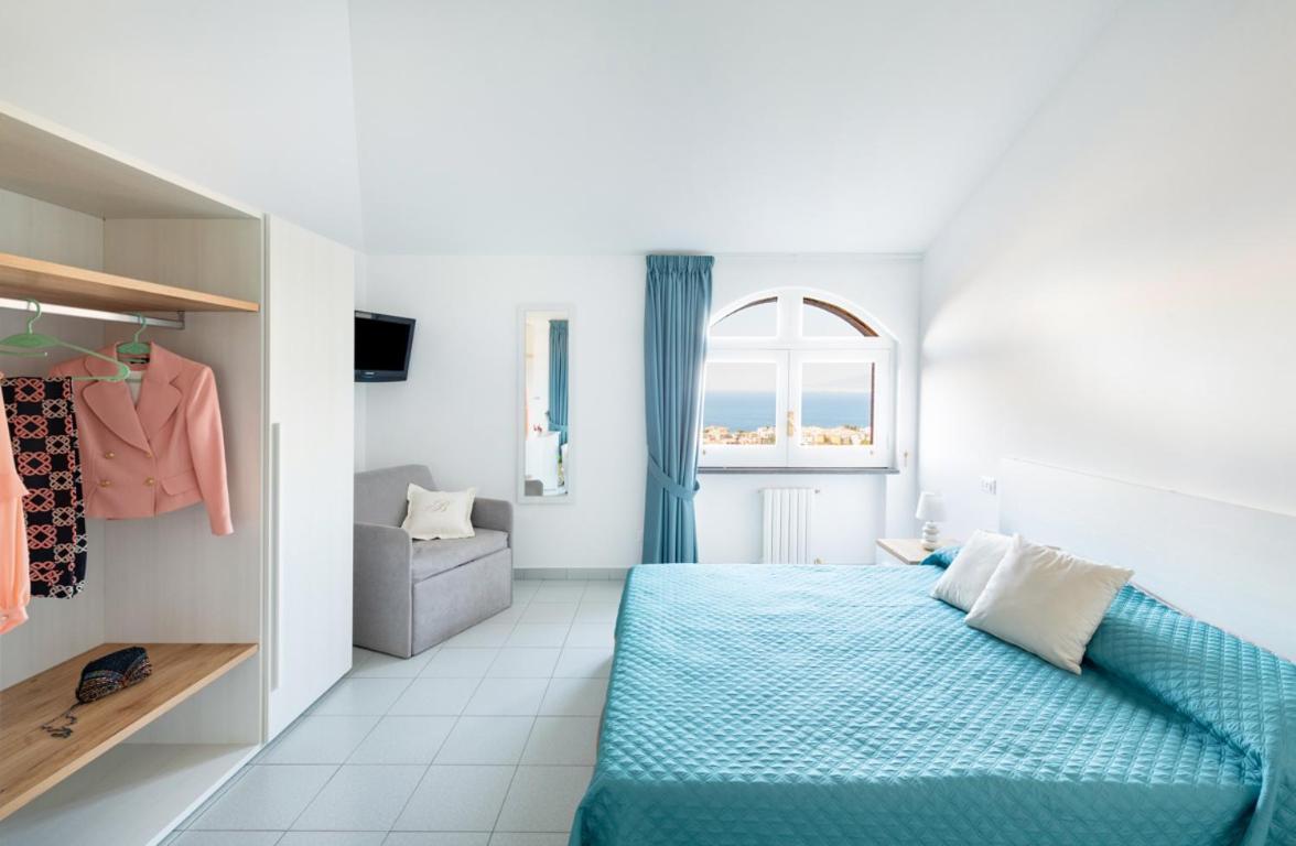 Sorrentovibes - Sea View Rooftop Apartment With Jacuzzi & Garden Bagian luar foto