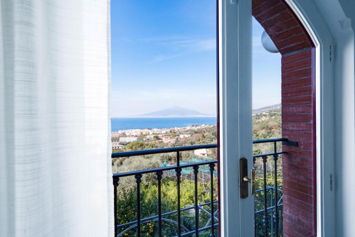 Sorrentovibes - Sea View Rooftop Apartment With Jacuzzi & Garden Bagian luar foto