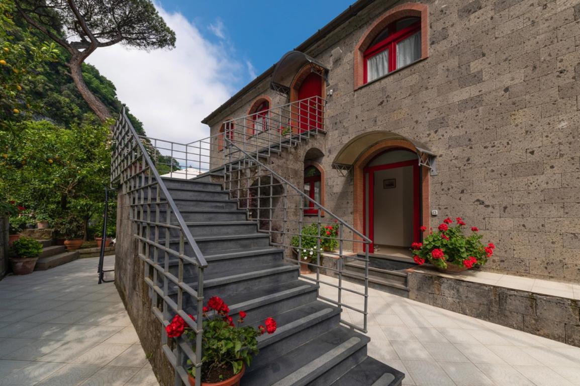 Sorrentovibes - Sea View Rooftop Apartment With Jacuzzi & Garden Bagian luar foto