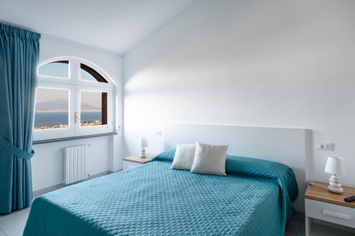 Sorrentovibes - Sea View Rooftop Apartment With Jacuzzi & Garden Bagian luar foto